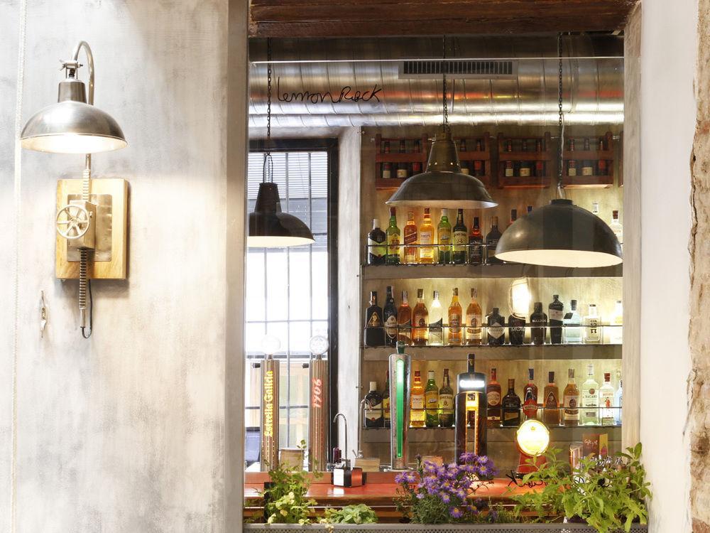 Hostal Lemon Rock *